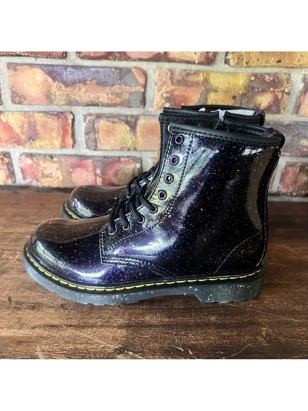 Dr. Martens NEW Unisex Junior 1460 Boot Size 3 or 4 #B1221A
